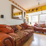 Amazing Riverside Boheme Home In Sw London!